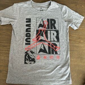 Boys Jordan Tee Shirts Size Youth Medium. (2) EUC